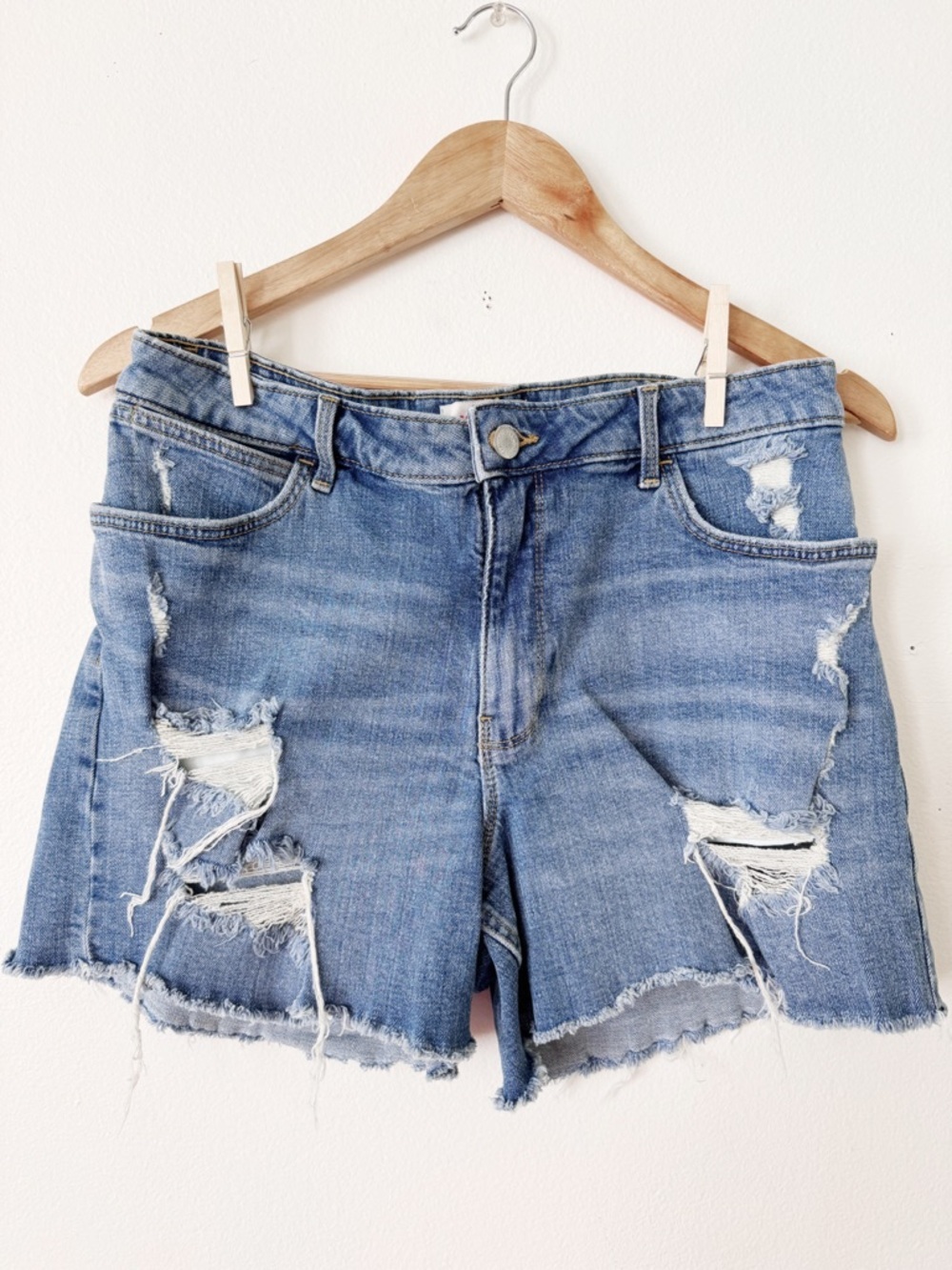 Wrangler Distressed Denim Jean Shorts - Blue size 10